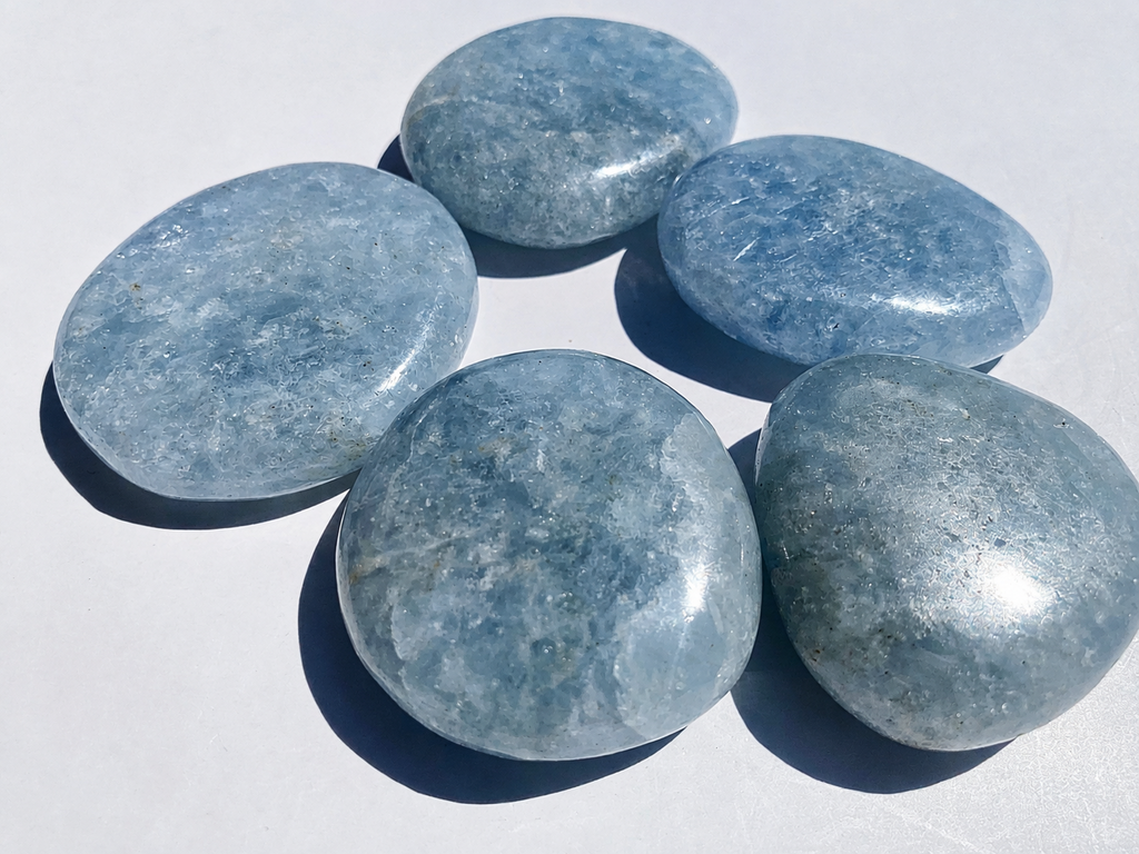 Galet Calcite bleue