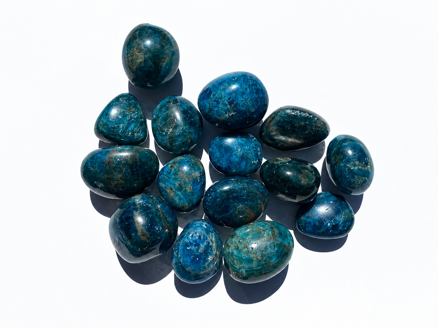 Galet d’apatite bleu-vert polis 2/3 cm