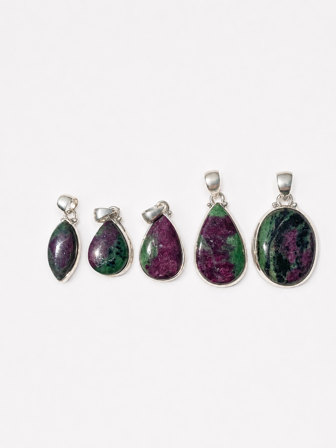 Pendentif Rubis zoïsite AA+ serti d'argent